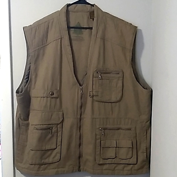 St. John's Bay Other - St. Johns Bay Men's Hunting/Fishing Tan Vest. Sz 4 XLT NWOT